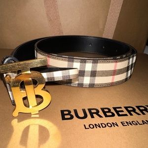 Women Burberry Belt size M